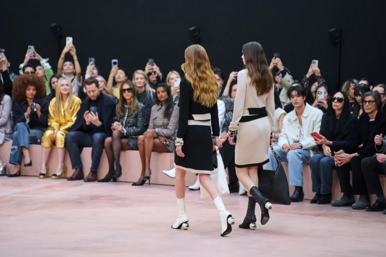 Чоботи на підборах-кулях: Chanel задає осінній тренд 2026 49 Чоботи на підборах-кулях: Chanel задає осінній тренд 2026 10