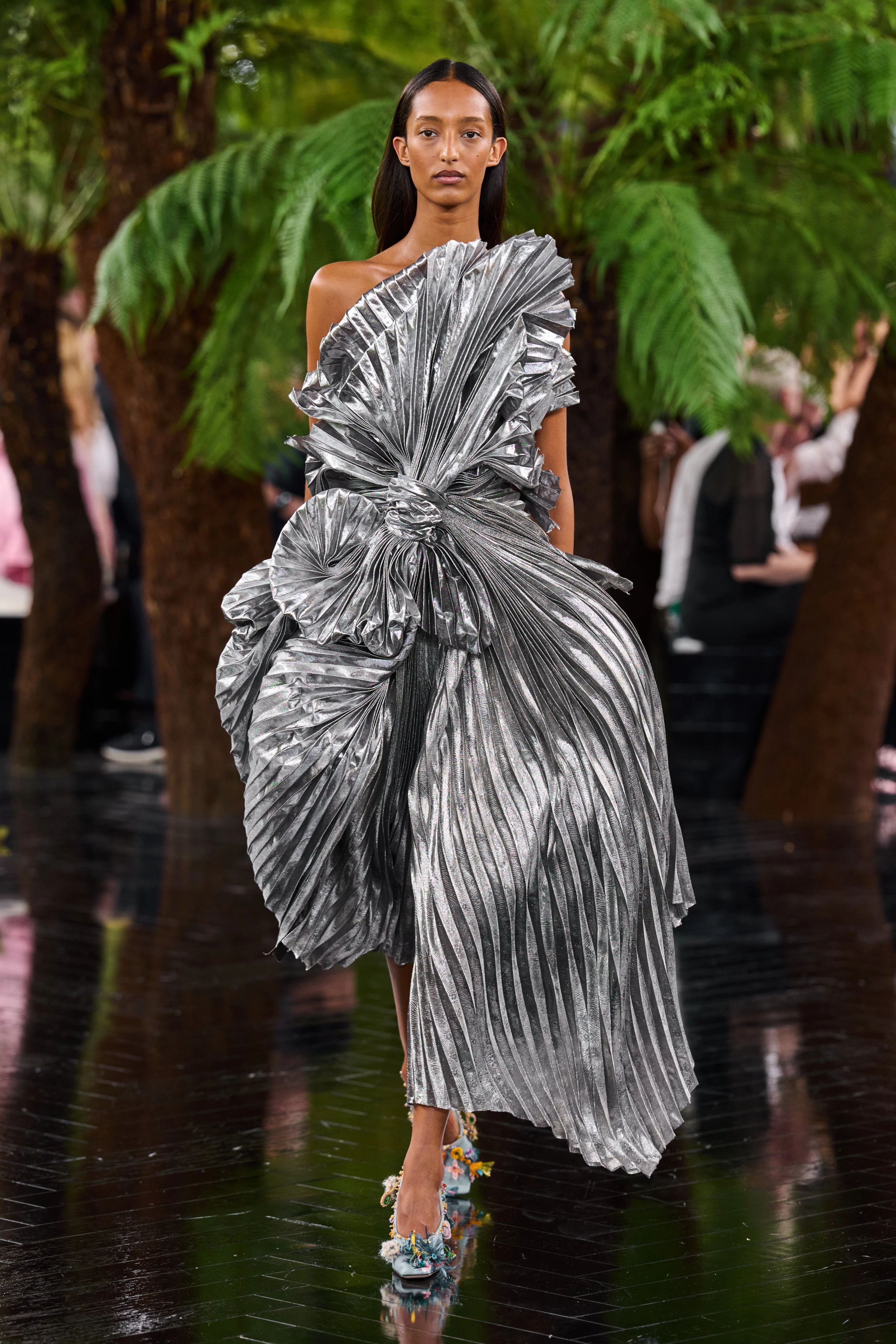 Dior Couture Осінь-Зима 2026/2027: Одяг, що оживляє природу 18 Dior Couture Осінь-Зима 2026/2027: Одяг, що оживляє природу3