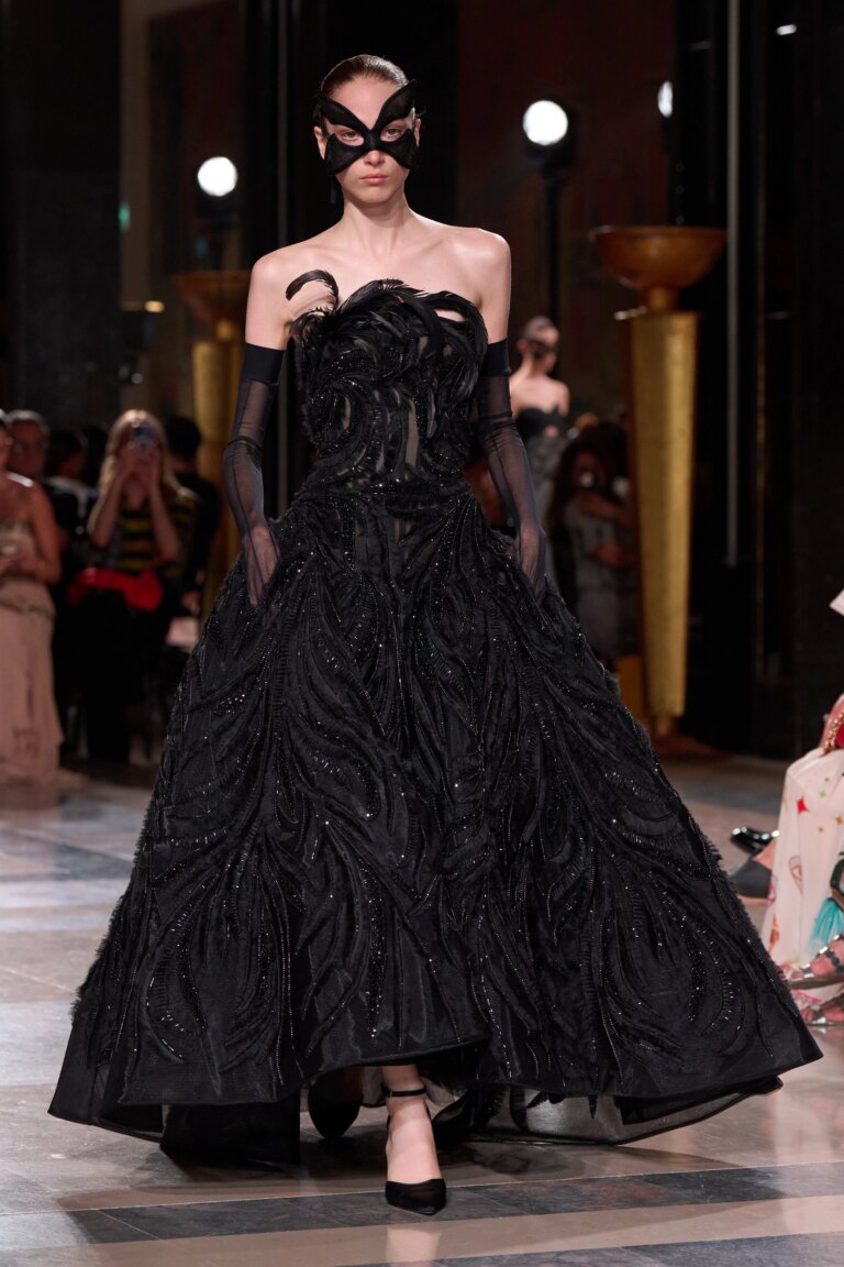 Elie Saab представляє кутюрну магію: колекція Осінь-Зима 2026/27 зачаровує 37 Elie Saab представляє кутюрну магію: колекція Осінь-Зима 2026/27 зачаровує 6