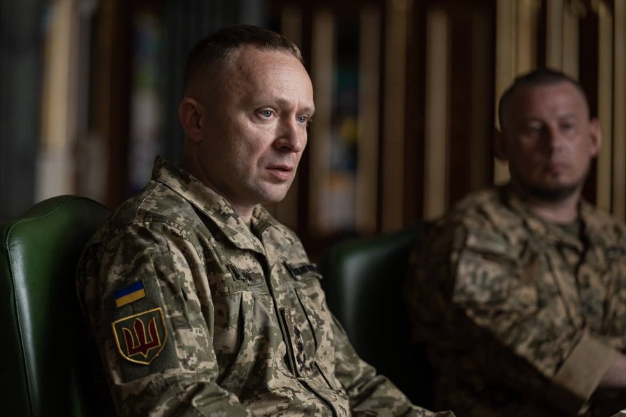 Зміна лідерства: Зеленський проводить стратегічні консультації з військовим командуванням 11 Зміна лідерства: Зеленський проводить стратегічні консультації з військовим командуванням 11