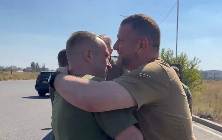 Залужний закликає Драпатого: розкрито деталі звернення після відставки Сирського 5 Залужний закликає Драпатого: розкрито деталі звернення після відставки Сирського 5