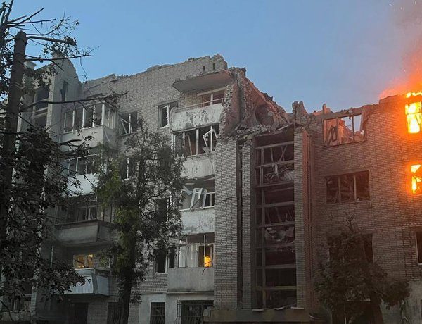 Львів під ракетним ударом: палають домівки, є постраждалі