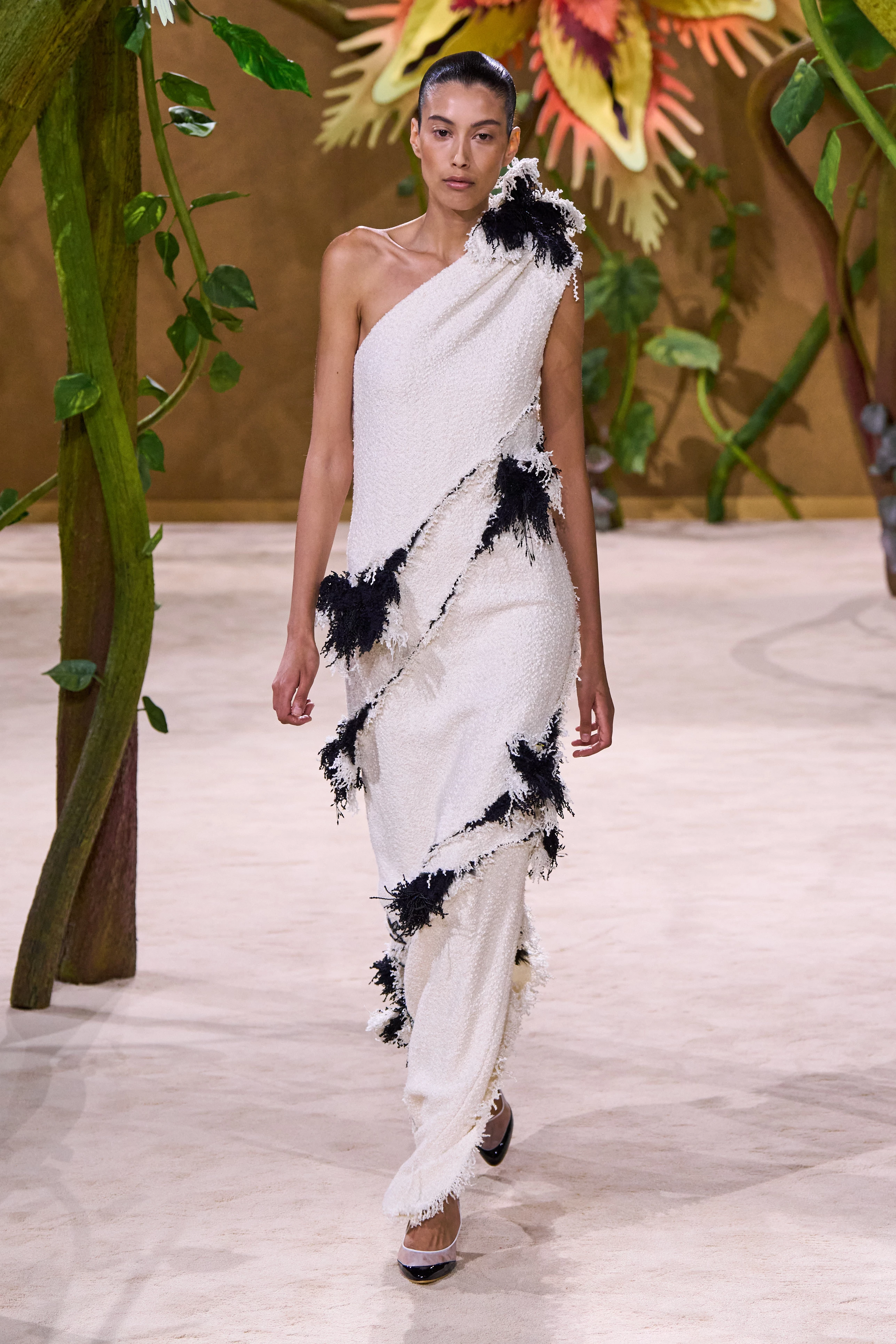 Chanel запрошує у казковий світ: ексклюзивна колекція Couture осінь-зима 2026/27 22 Chanel запрошує у казковий світ: ексклюзивна колекція Couture осінь-зима 2026/279