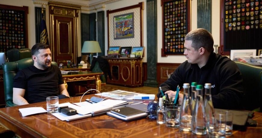 Головна 71 Зеленський відсторонив міністра оборони: конфлікт з Сирським став причиною