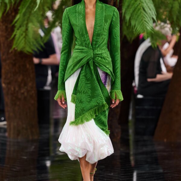 Головна 100 Dior Couture Осінь-Зима 2026/2027: Одяг, що оживляє природу