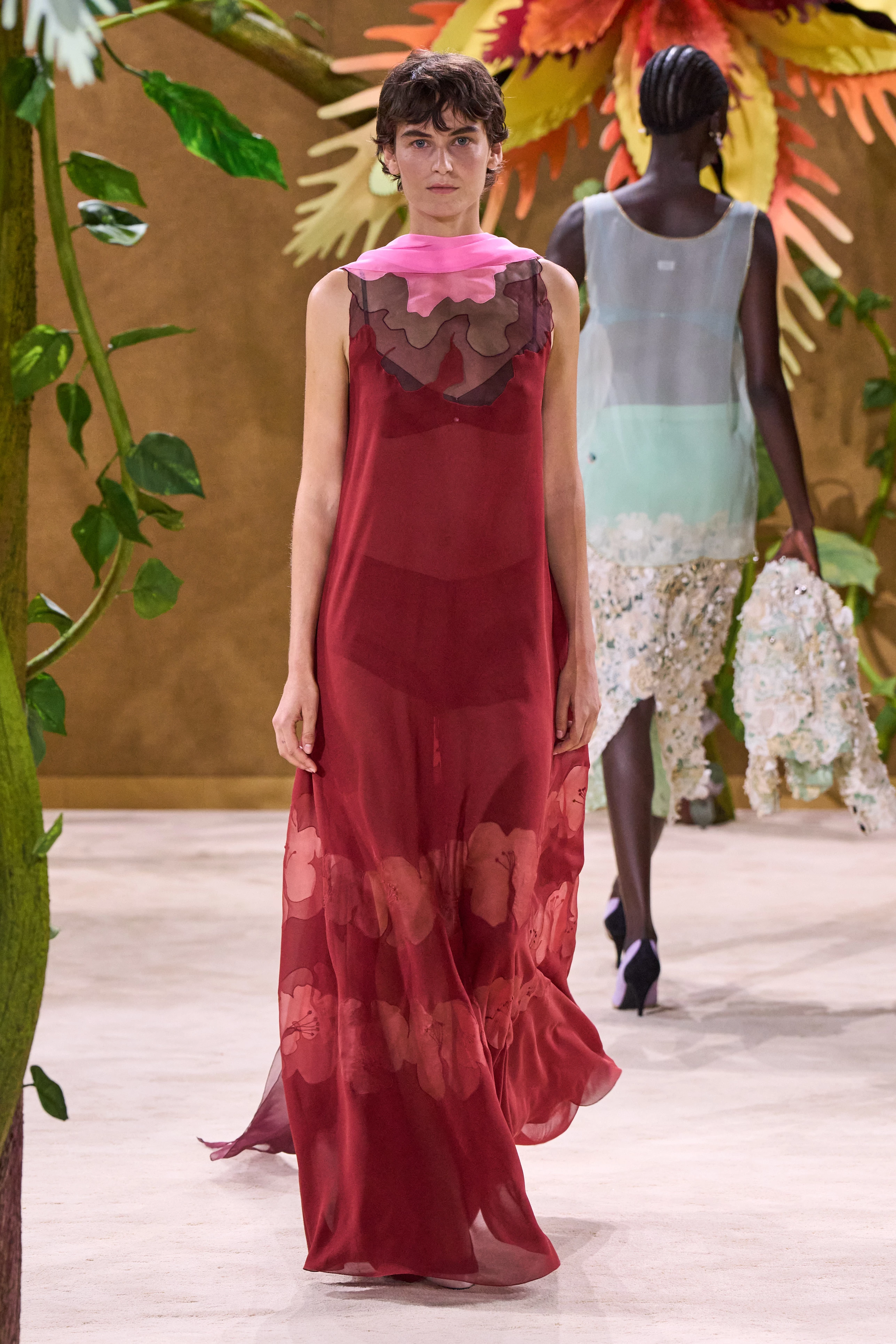 Chanel запрошує у казковий світ: ексклюзивна колекція Couture осінь-зима 2026/27 16 Chanel запрошує у казковий світ: ексклюзивна колекція Couture осінь-зима 2026/273