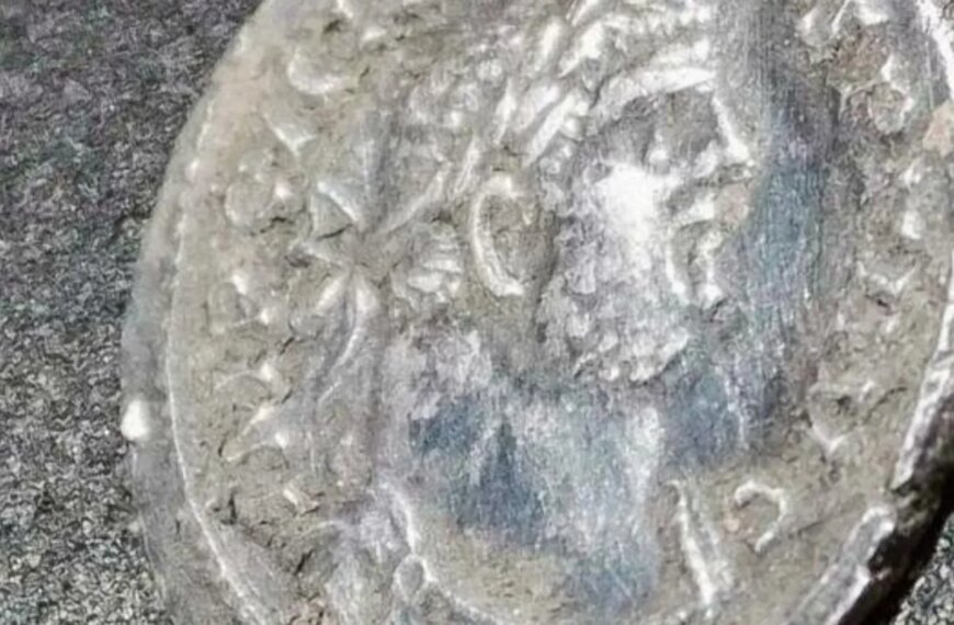 Головна 111 Знайдено 1700-річну монету в Англії: науковий прорив з фото
