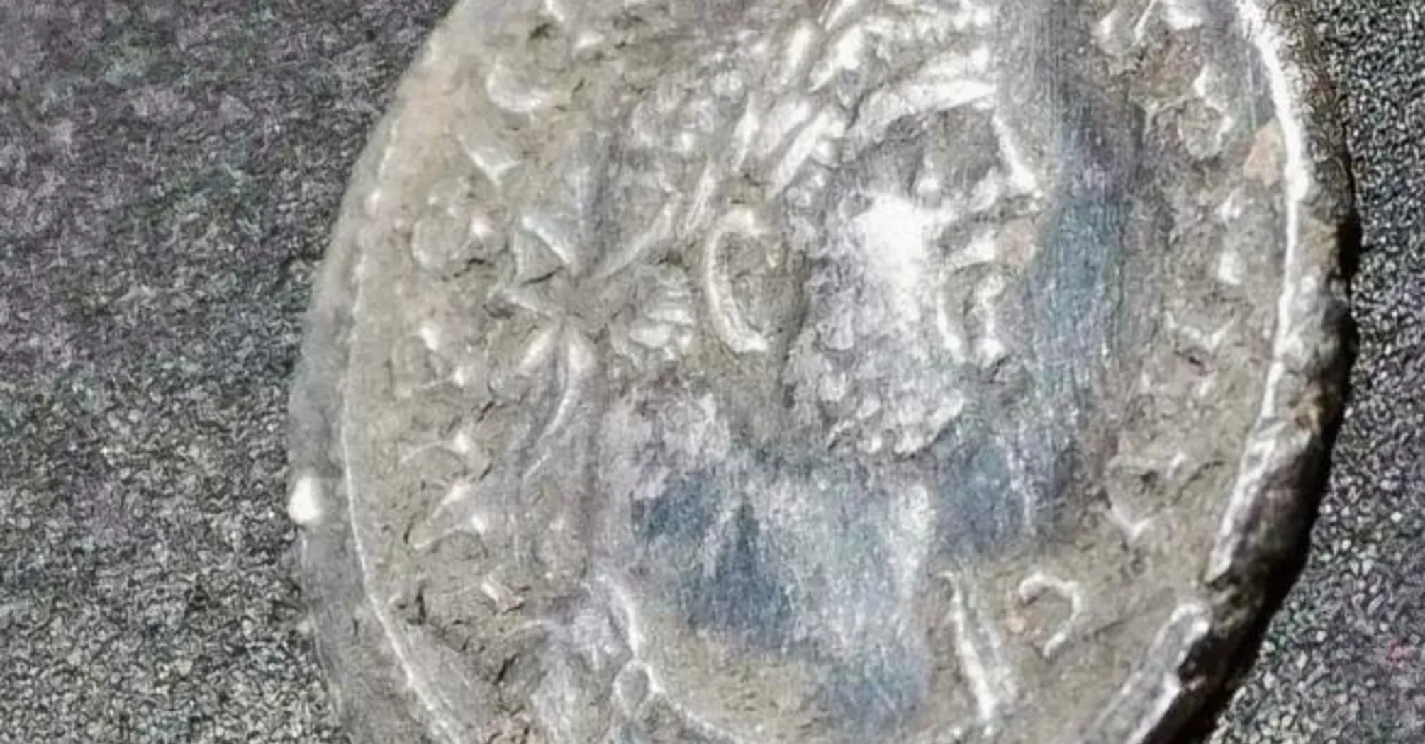 1700-річна римська монета: у Великій Британії виявили унікальну знахідку (фото)