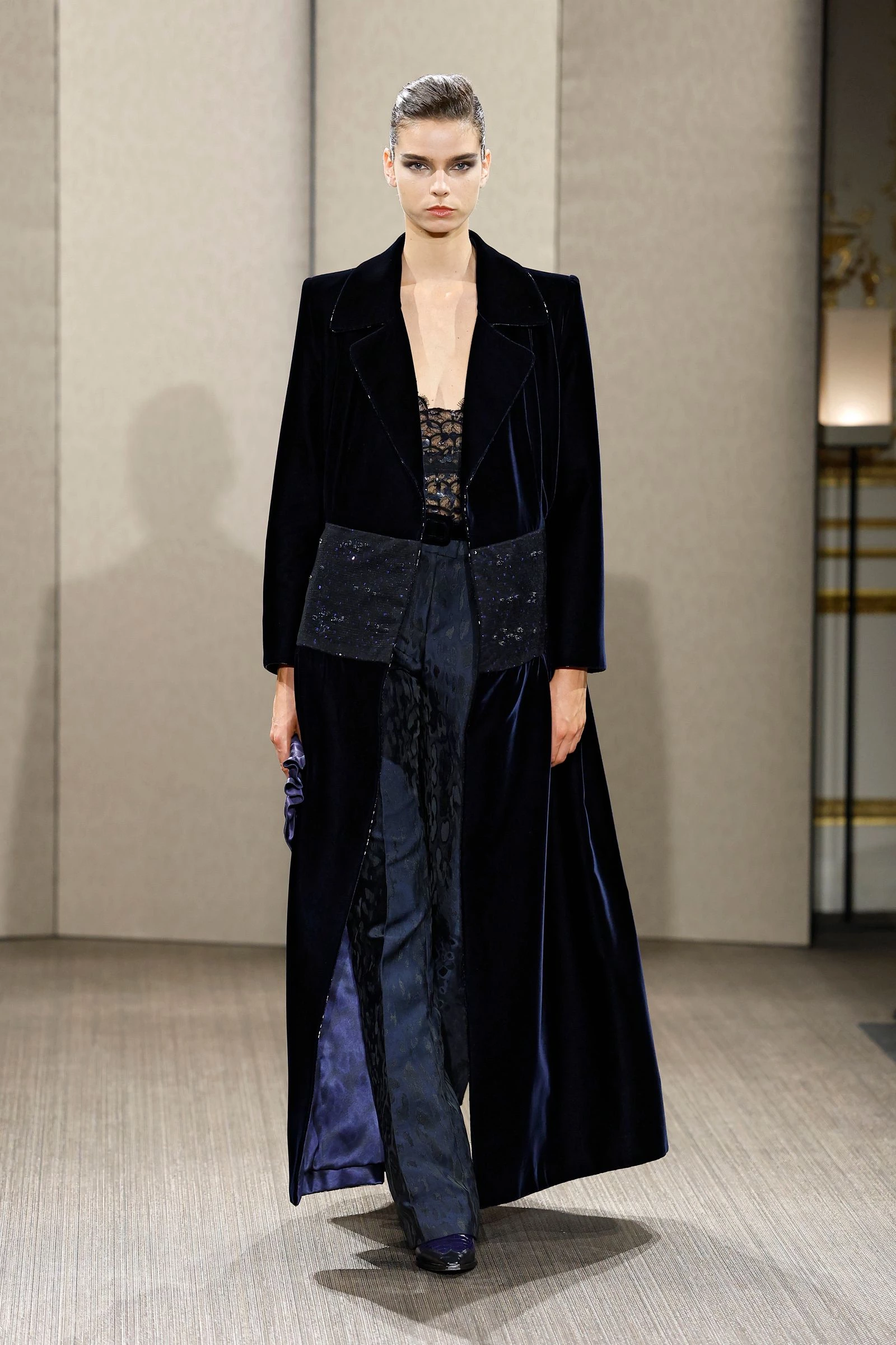 Armani Privé: втілення стриманої розкоші у новій колекції 14 Armani Privé: втілення стриманої розкоші у новій колекції2