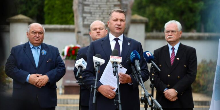 "Право і справедливість" розробила план блокування вступу України до ЄС 21 "Право і справедливість" розробила план блокування вступу України до ЄС 21