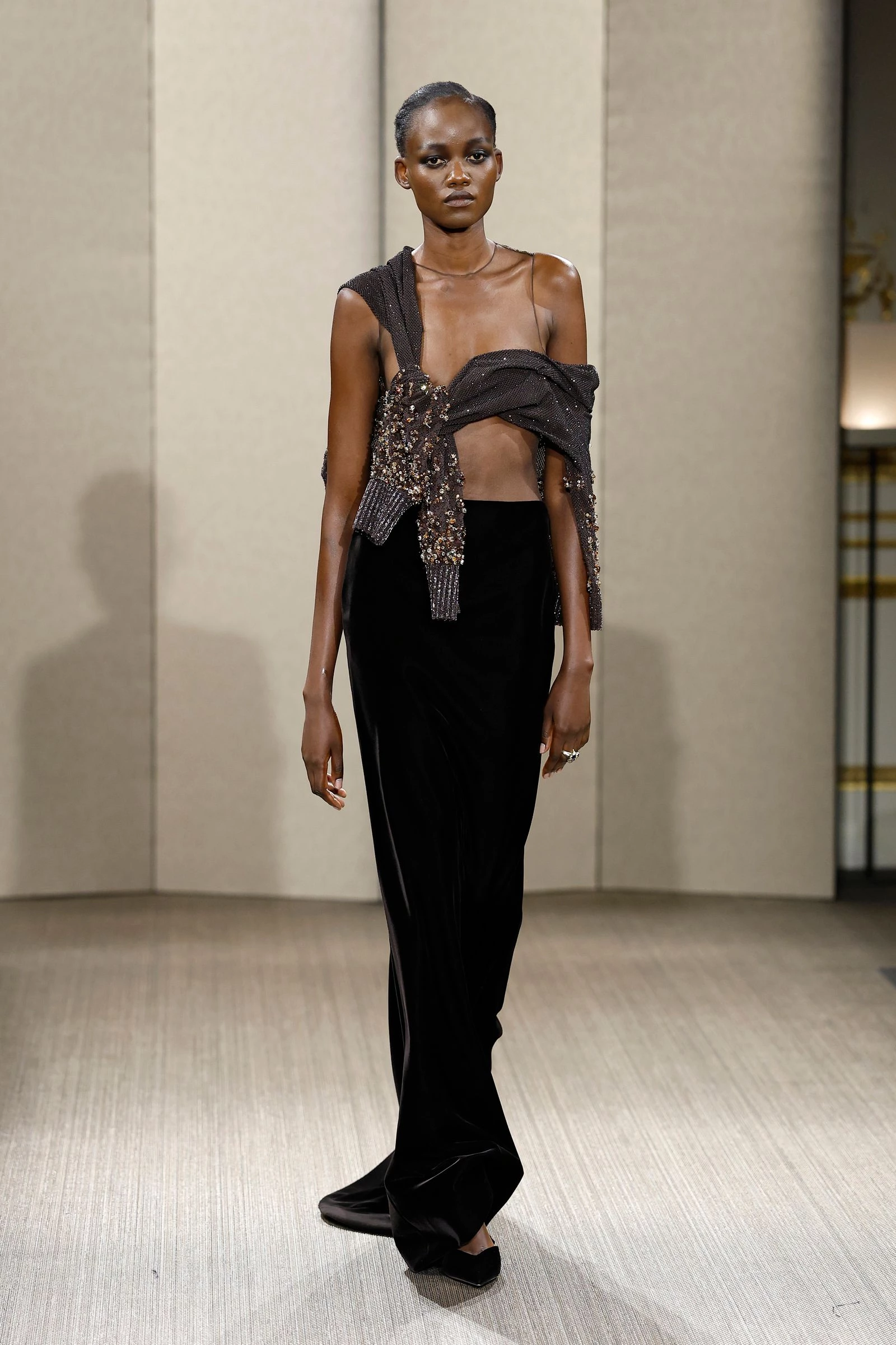 Armani Privé: втілення стриманої розкоші у новій колекції 21 Armani Privé: втілення стриманої розкоші у новій колекції9