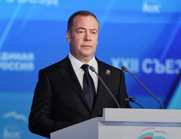 Медведєв анонсує “завершення СВО”: що це означає для України?