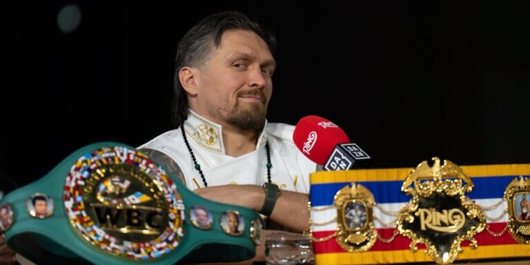 Усик розкрив причину прощання з усіма чемпіонськими поясами: "Останній танець" на кону 3