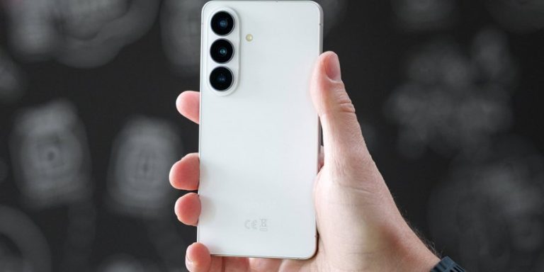 Обирай ідеальний міні-смартфон 2026: 4 топові моделі для твого бюджету (фото) 8 Обирай ідеальний міні-смартфон 2026: 4 топові моделі для твого бюджету (фото) 7