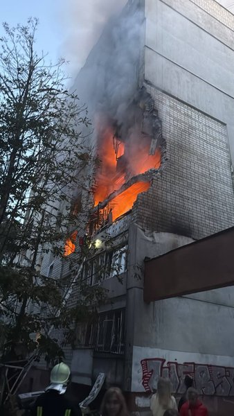 Львів під ракетним ударом: палають домівки, є постраждалі 4 Львів під ракетним ударом: палають домівки, є постраждалі 4