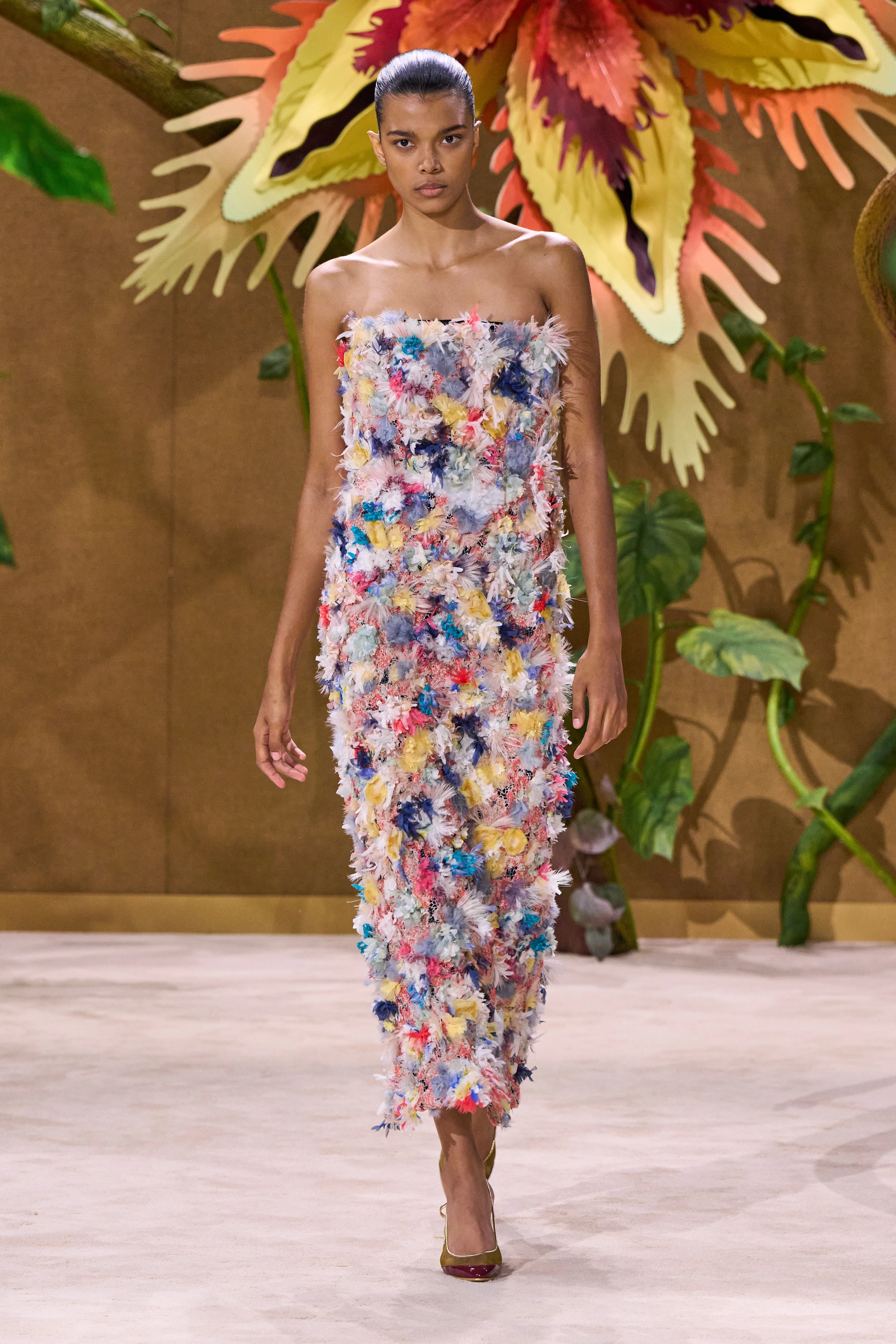 Chanel запрошує у казковий світ: ексклюзивна колекція Couture осінь-зима 2026/27 23 Chanel запрошує у казковий світ: ексклюзивна колекція Couture осінь-зима 2026/2710