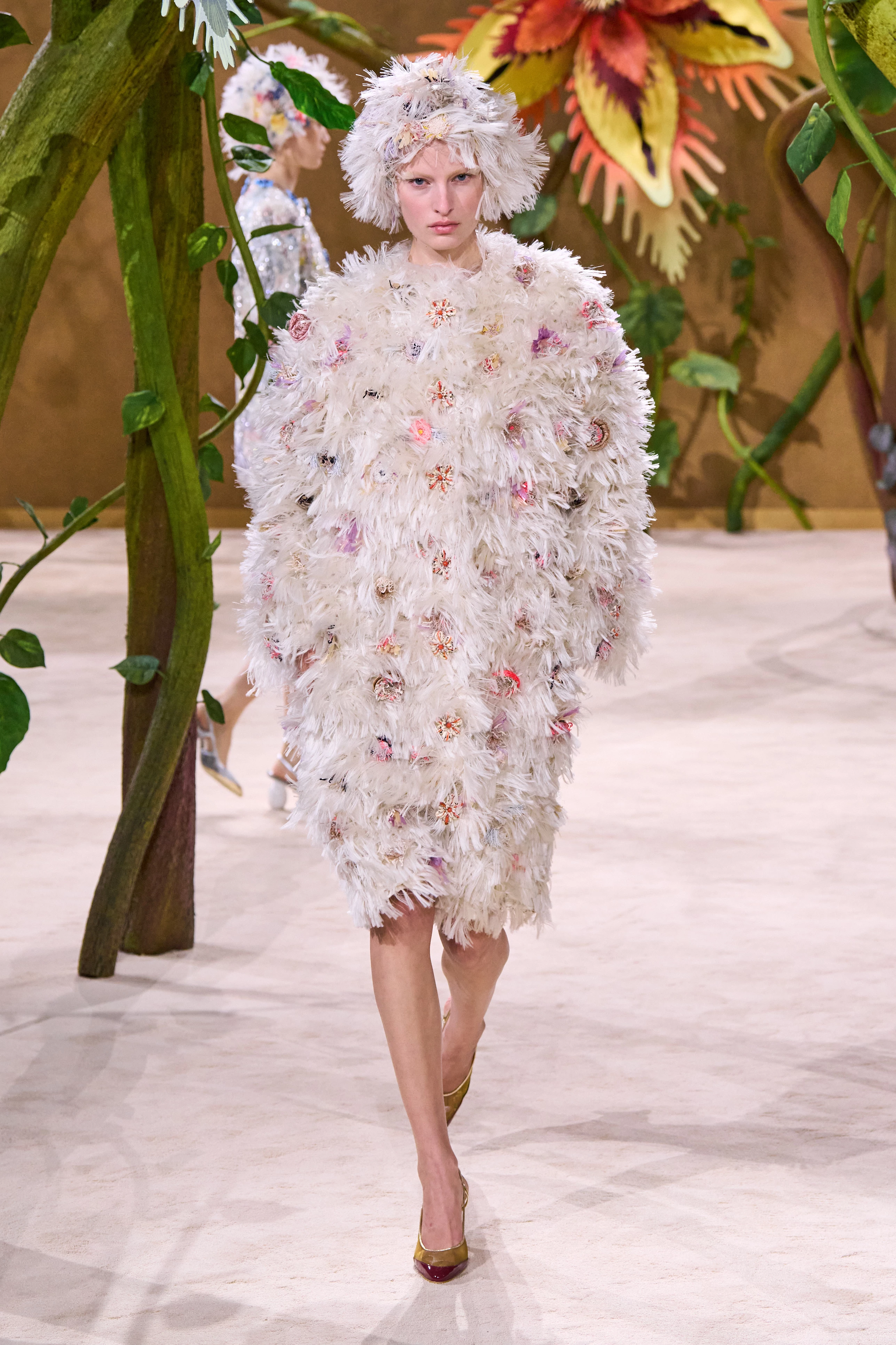 Chanel запрошує у казковий світ: ексклюзивна колекція Couture осінь-зима 2026/27 17 Chanel запрошує у казковий світ: ексклюзивна колекція Couture осінь-зима 2026/274