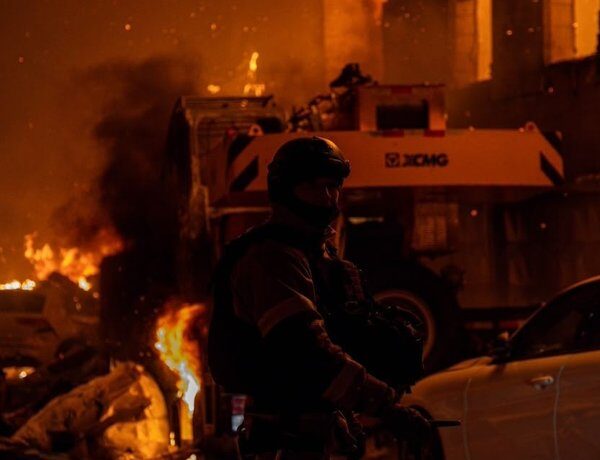 Головна 84 Київ палає: наслідки ворожої атаки у двох районах столиці —…