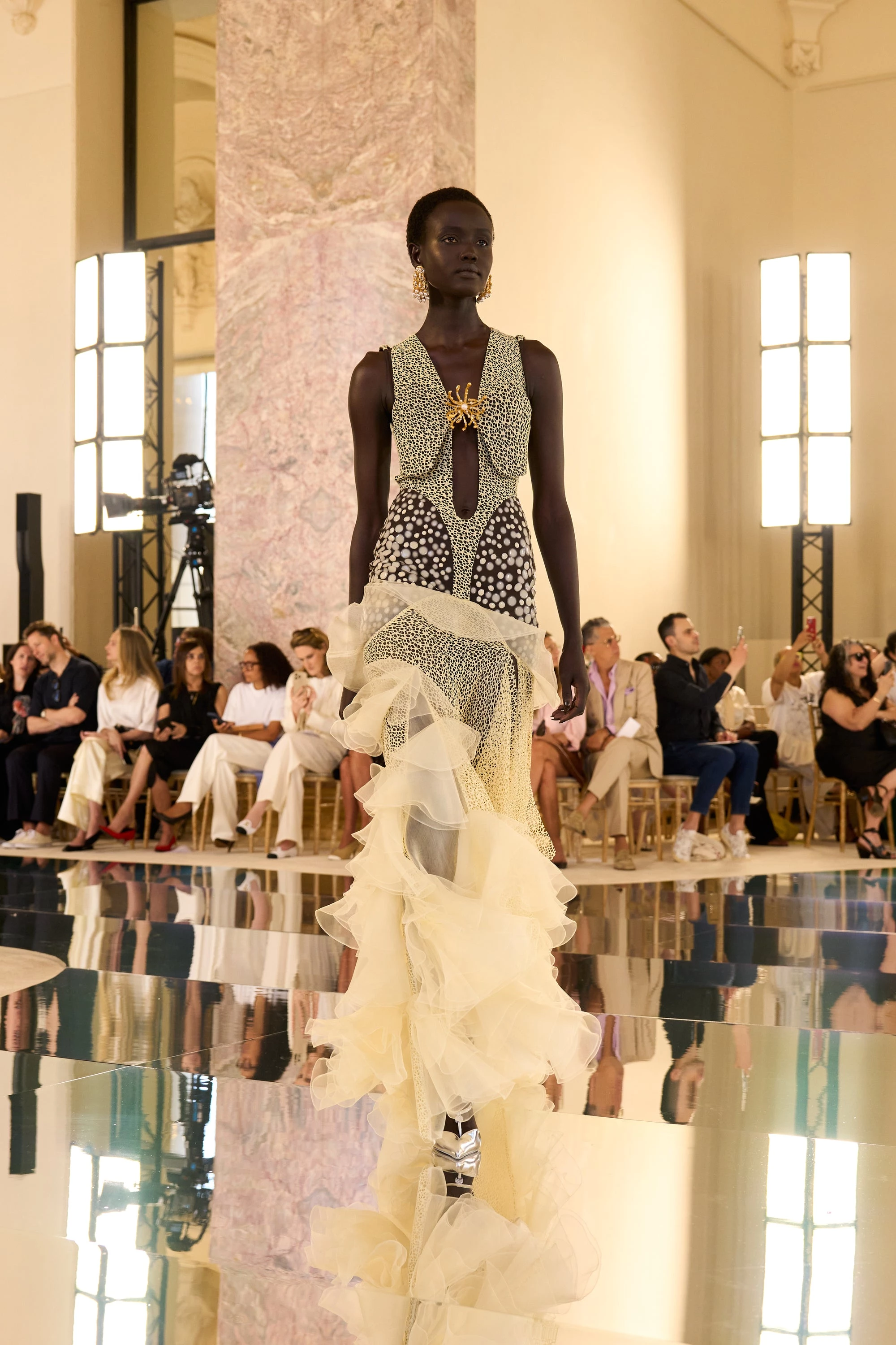 Schiaparelli: Колекція, що переосмислює моду як мистецтво12