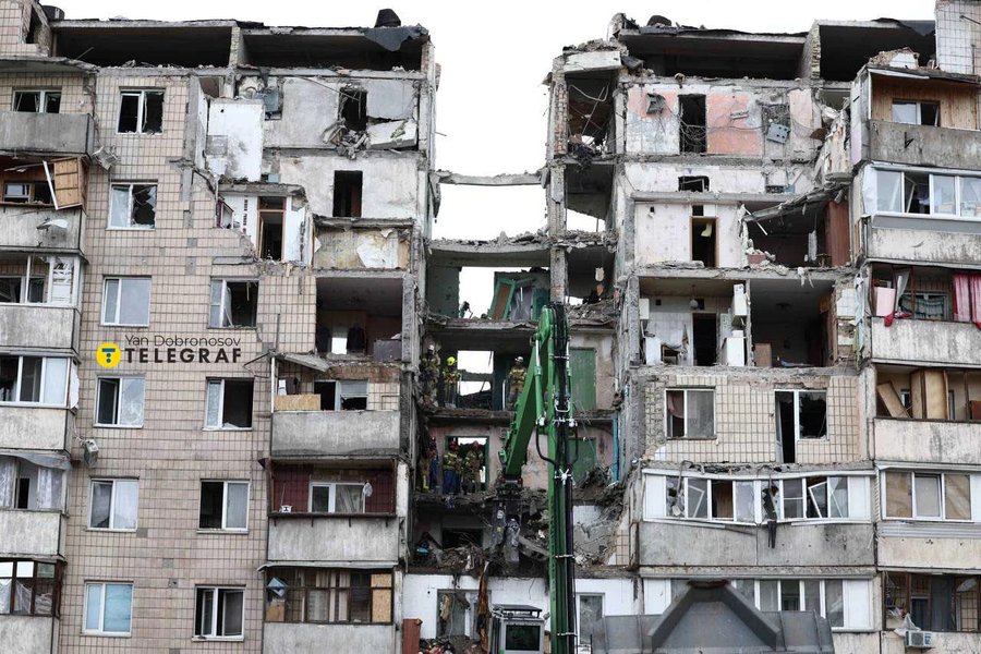 Наслідки нічної атаки РФ: Київ та Вишневе під ударом — фоторепортаж 18 Наслідки нічної атаки РФ: Київ та Вишневе під ударом — фоторепортаж 18
