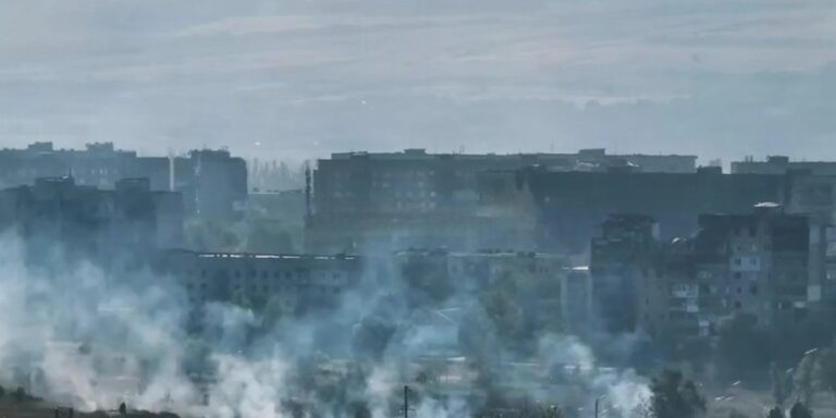 Масовані авіаудари РФ нищать Дружківку: кадри знищення міста 9 Масовані авіаудари РФ нищать Дружківку: кадри знищення міста 9