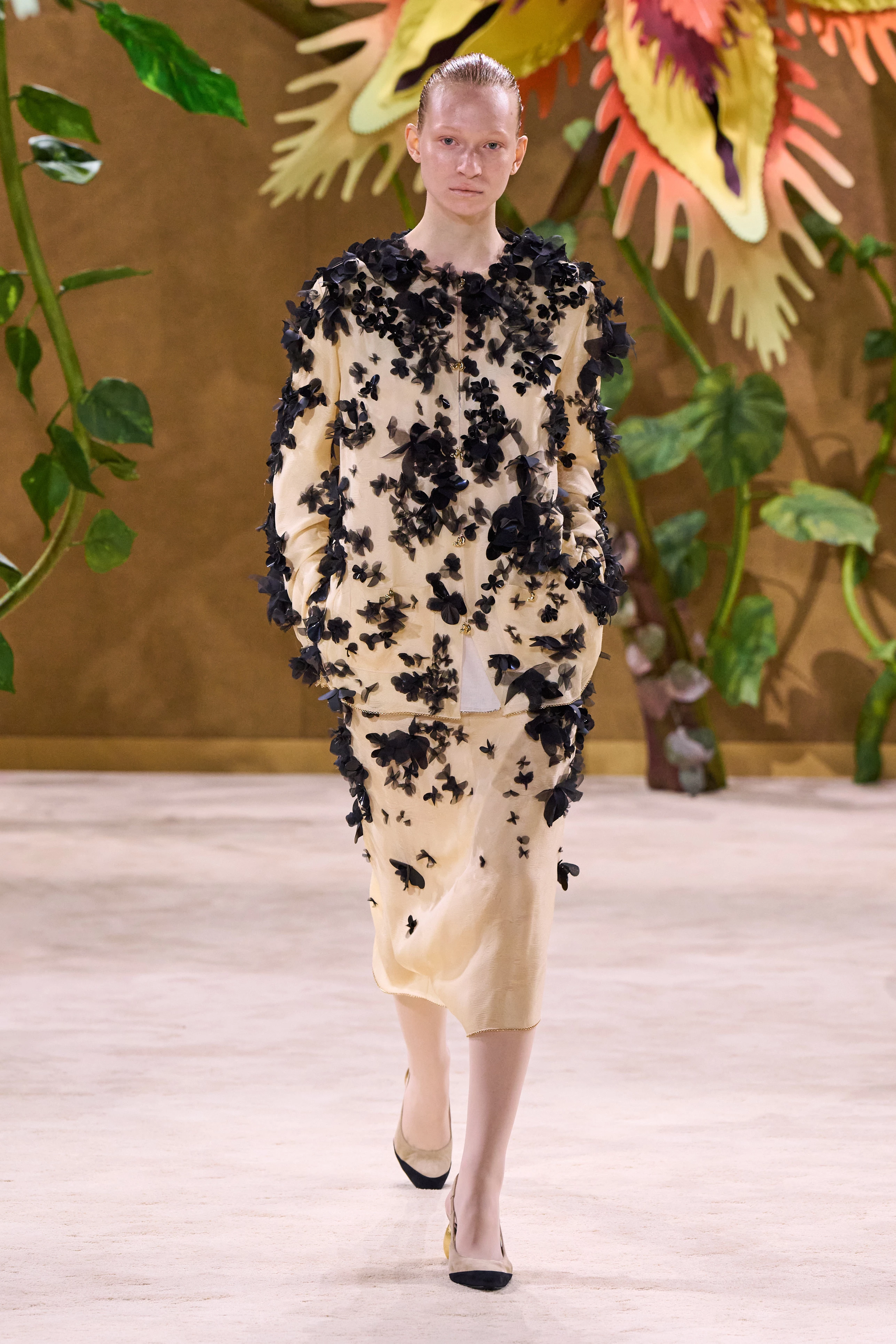 Chanel запрошує у казковий світ: ексклюзивна колекція Couture осінь-зима 2026/27 15 Chanel запрошує у казковий світ: ексклюзивна колекція Couture осінь-зима 2026/272