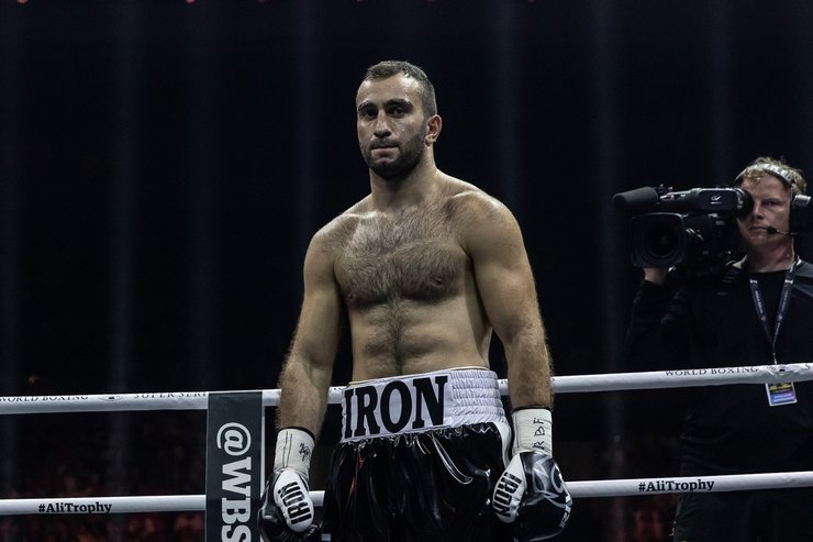 Гассієв здобуває пояс WBA після відмови Усика: росіянин – новий чемпіон 4 Гассієв здобуває пояс WBA після відмови Усика: росіянин – новий чемпіон 4