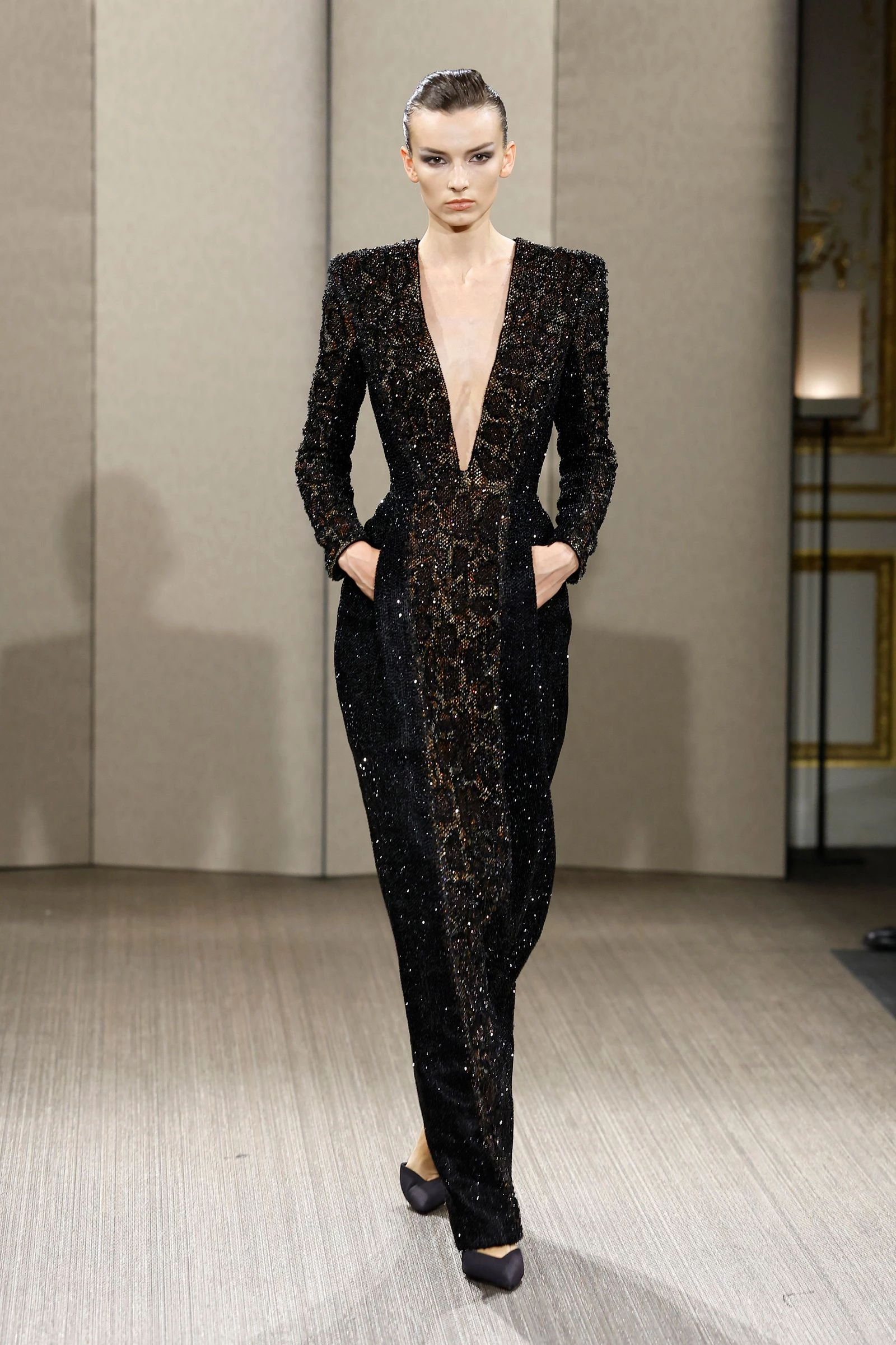 Armani Privé: втілення стриманої розкоші у новій колекції 22 Armani Privé: втілення стриманої розкоші у новій колекції10