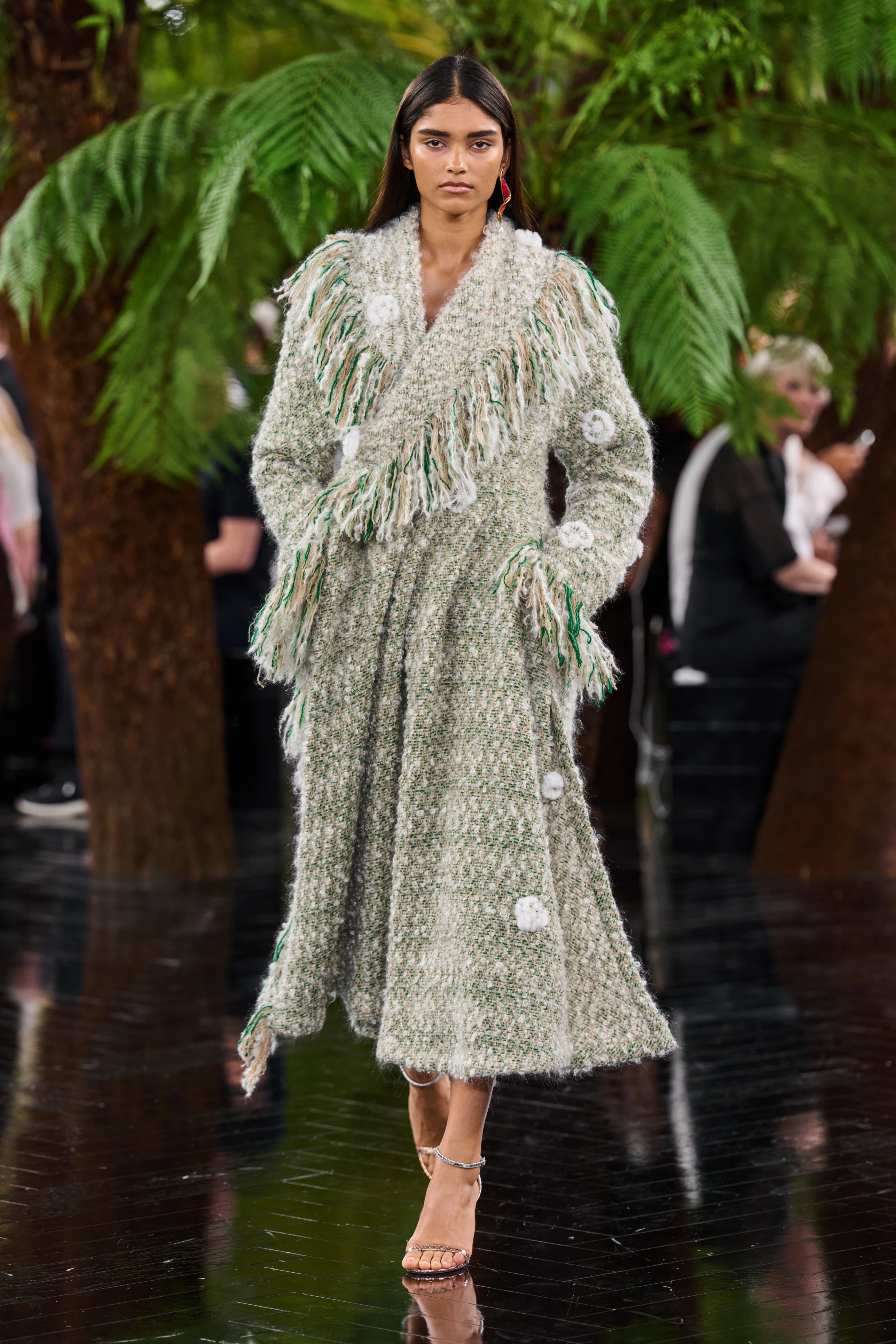 Dior Couture Осінь-Зима 2026/2027: Одяг, що оживляє природу 21 Dior Couture Осінь-Зима 2026/2027: Одяг, що оживляє природу6