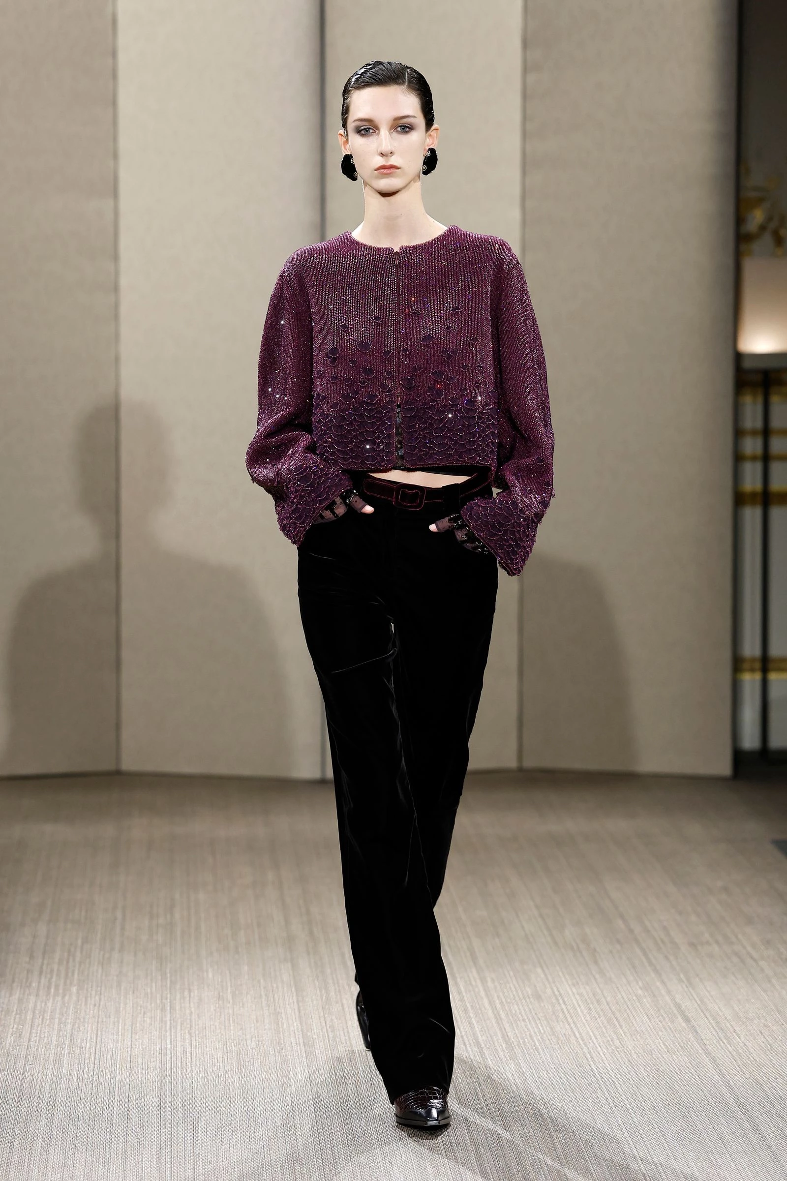 Armani Privé: втілення стриманої розкоші у новій колекції 15 Armani Privé: втілення стриманої розкоші у новій колекції3