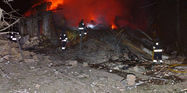 Витік аміаку в Дніпрі: Наслідки та відеозаписи руйнувань після обстрілу 27 липня 3 Витік аміаку в Дніпрі: Наслідки та відеозаписи руйнувань після обстрілу 27 липня 3