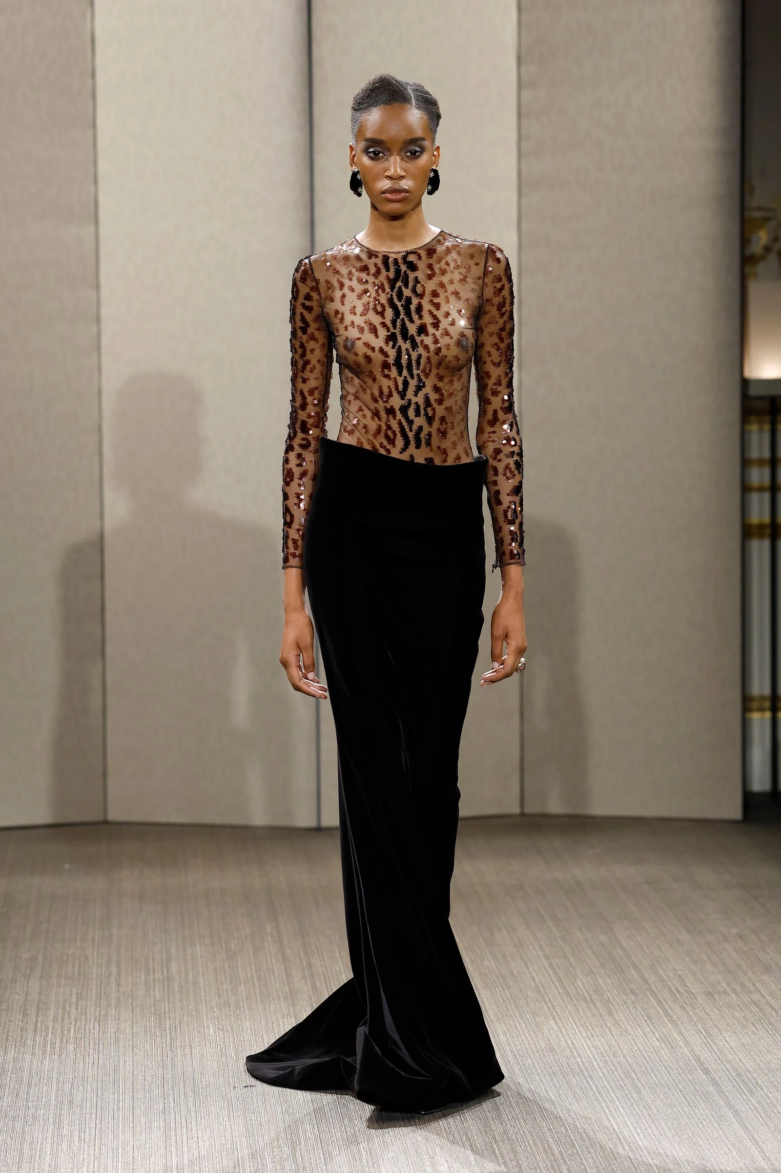 Armani Privé: втілення стриманої розкоші у новій колекції 19 Armani Privé: втілення стриманої розкоші у новій колекції7