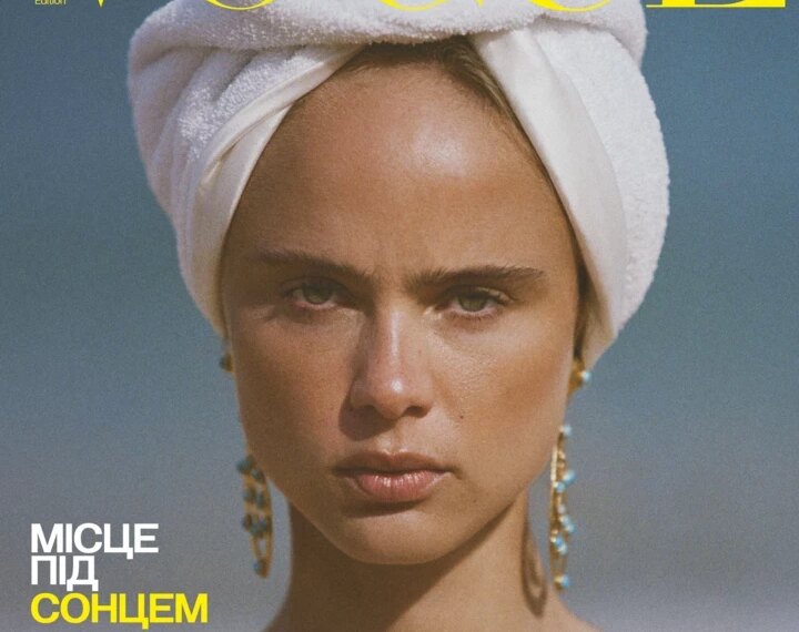 Головна 133 Як шарф став зіркою обкладинок Vogue: неочікуваний модний герой