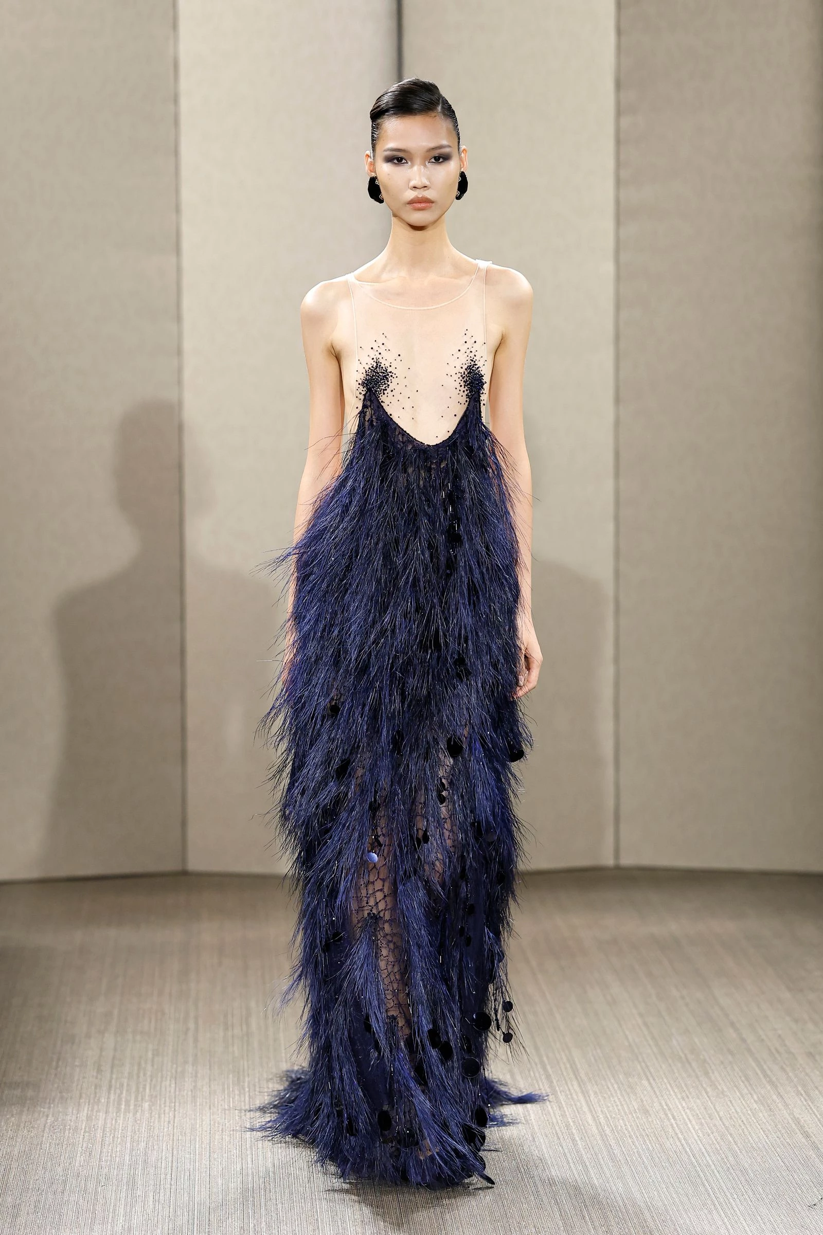 Armani Privé: втілення стриманої розкоші у новій колекції 16 Armani Privé: втілення стриманої розкоші у новій колекції4