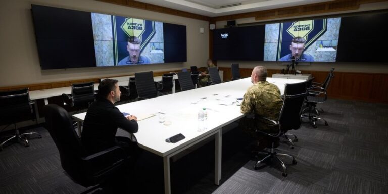 Зеленський мобілізує корпус: обговорення кадрових рішень з командирами ЗСУ 28 Зеленський мобілізує корпус: обговорення кадрових рішень з командирами ЗСУ 16