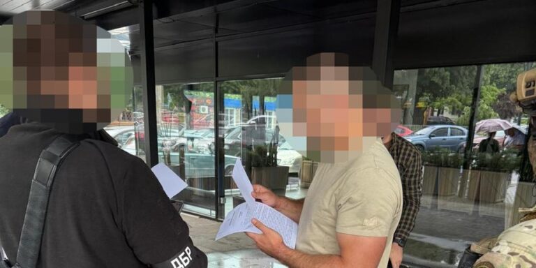 ДБР арештувало бійця за напад на командира та капелана: деталі резонансної справи 5 ДБР арештувало бійця за напад на командира та капелана: деталі резонансної справи 5