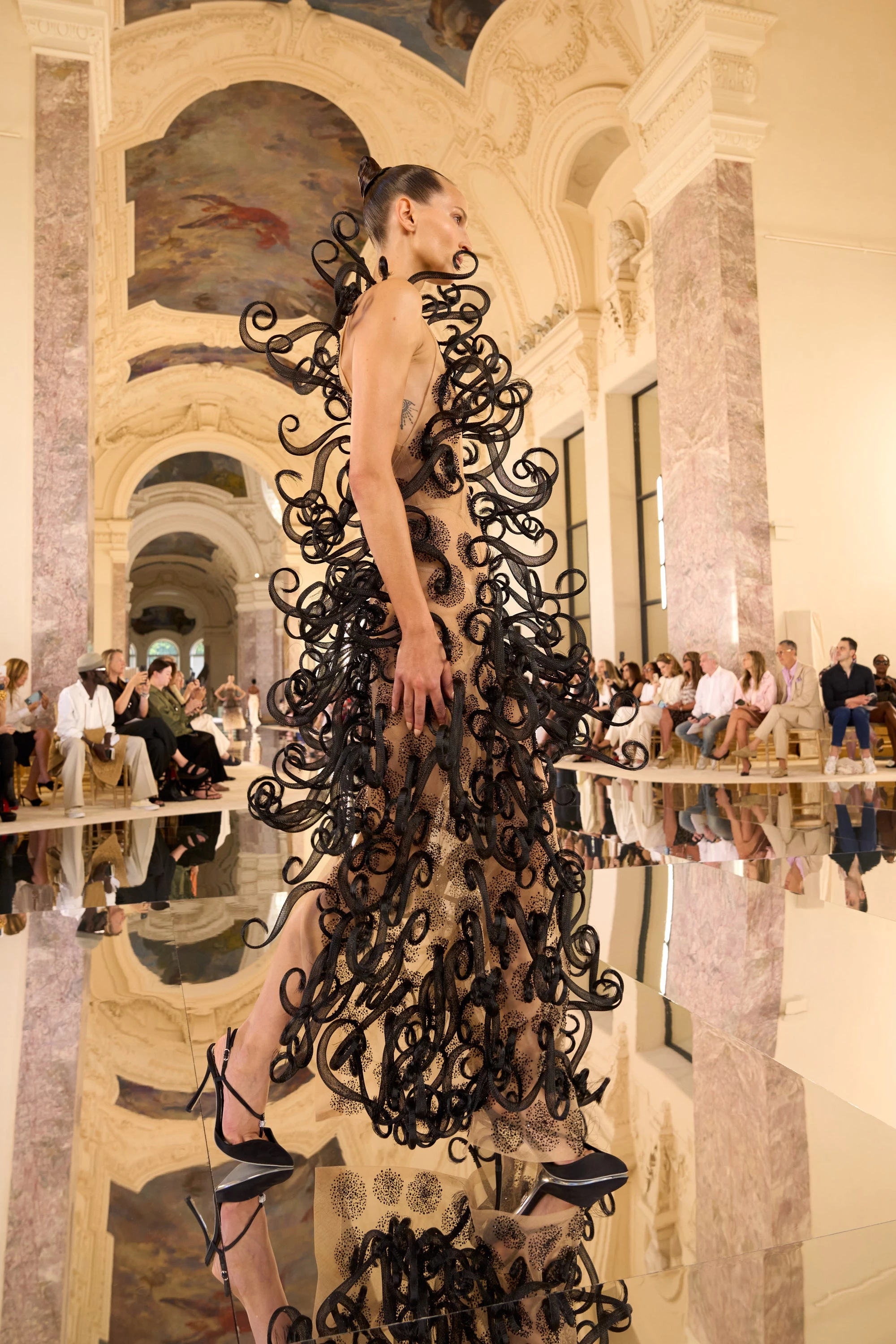 Schiaparelli: Колекція, що переосмислює моду як мистецтво3