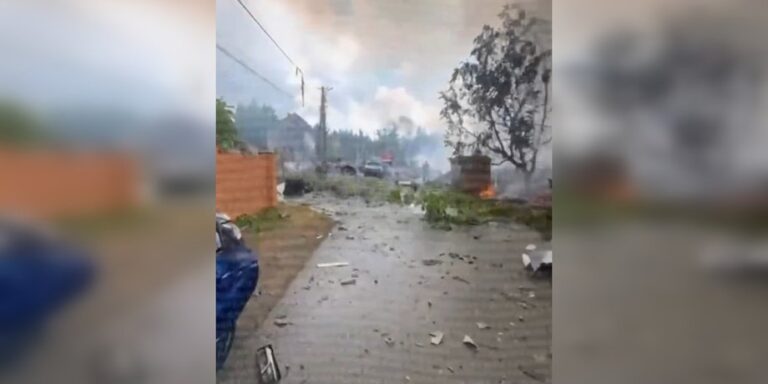 Росія вдарила ракетами по виставці дронів, руйнуючи цілу вулицю: дивіться відео наслідків 15 Росія вдарила ракетами по виставці дронів, руйнуючи цілу вулицю: дивіться відео наслідків 15
