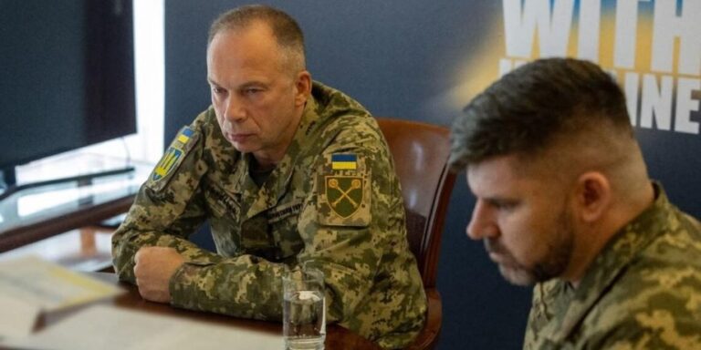 Зеленський окреслив майбутнє Сирського та Гнатова після звільнення з посад 21