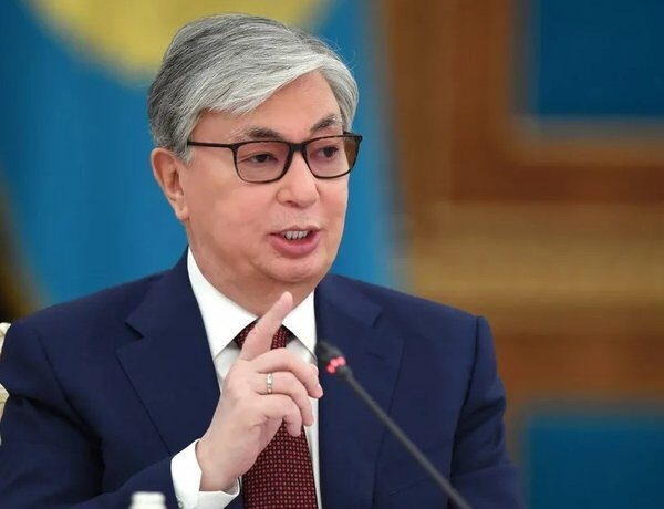 Токаєв пропонує заморозити війну в Україні: подробиці переговорів