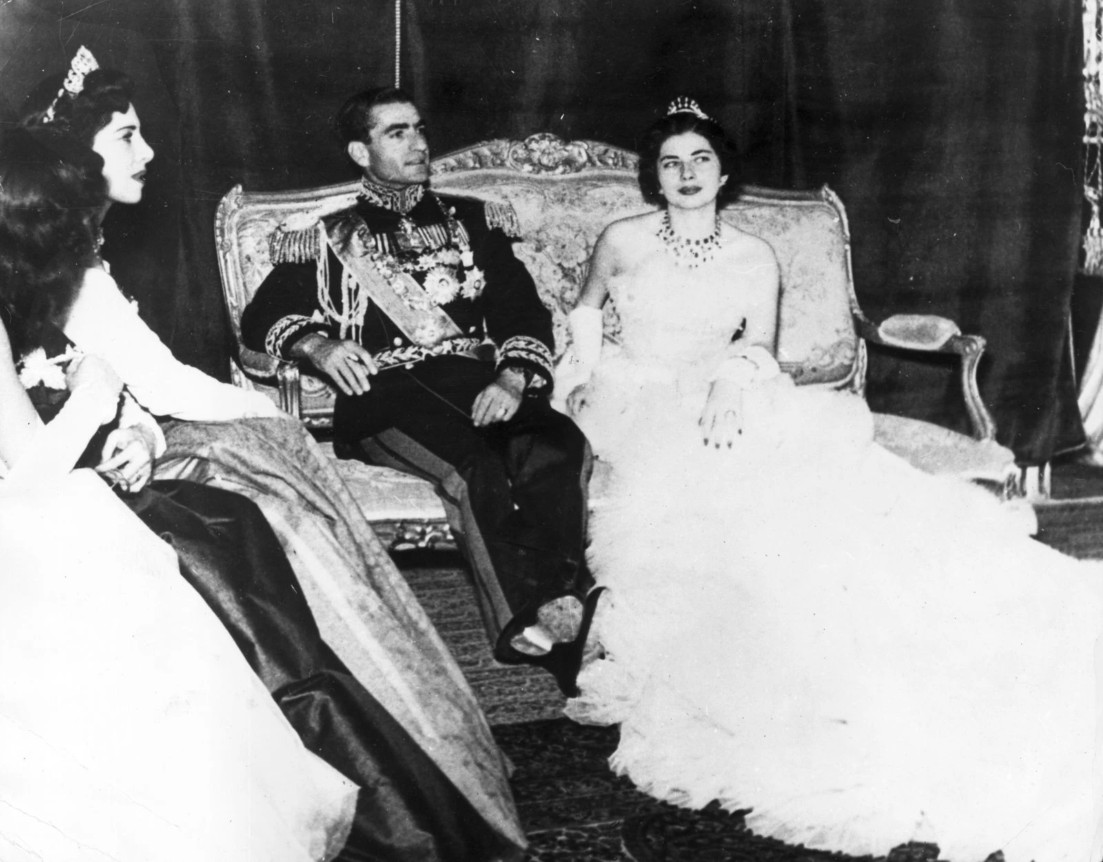 9 культових весільних суконь Dior, що вразили світ моди 11 9 культових весільних суконь Dior, що вразили світ моди1