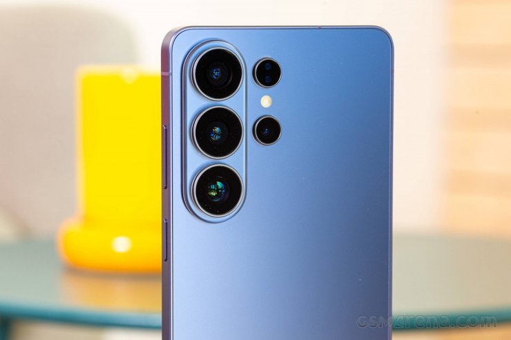 Samsung Galaxy проти OnePlus: хто виграв битву камер смартфонів (фоторепортаж) 5 Samsung Galaxy проти OnePlus: хто виграв битву камер смартфонів (фоторепортаж) 5