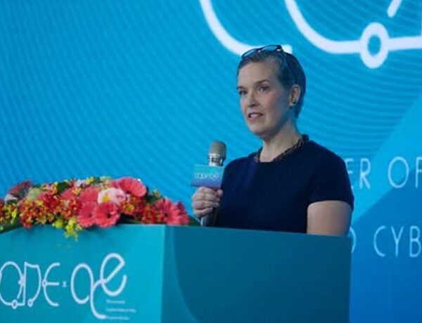 Головна 86 Сенді Оудкірк: хто нова представниця США в Україні та що…