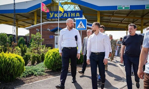 Молдова планує запропонувати передати Україні 20 локомотивів, як повідомила Калашник.