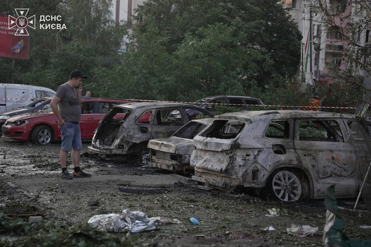 Київ під ударом: ворог застосував балістичні ракети 14 Київ під ударом: ворог застосував балістичні ракети 14