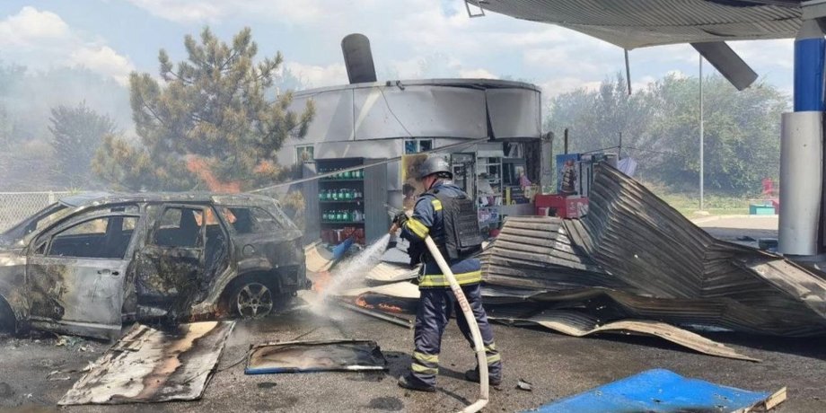 Російський удар по АЗС на Криворіжжі: троє загиблих під завалами