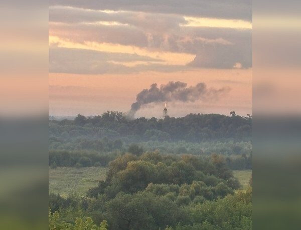 Збито дрони над Московщиною: масштабна пожежа спалахнула біля столиці (відео)