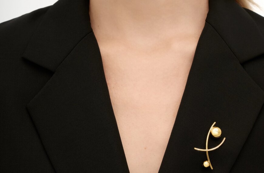 Головна 44 Guzema Jewelry презентували благодійну прикрасу для Vogue Ukraine Leaders Gala