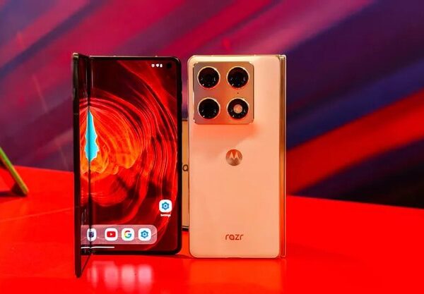Motorola Razr: смартфон, що витримує 200 000 згинань, і це не максимум (фото)
