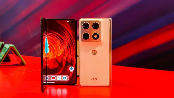 Motorola Razr: смартфон, що витримує 200 000 згинань, і це не максимум (фото) 2 Motorola Razr: смартфон, що витримує 200 000 згинань, і це не максимум (фото) 2